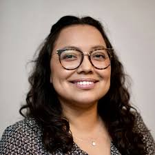 Angela Casares's Instagram, Twitter & Facebook