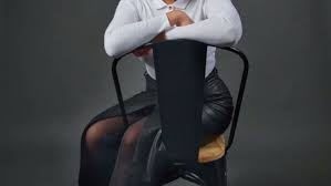 Photos : Hot ! Agathe Auproux fait grimper la température avec un décolleté  très plongeant