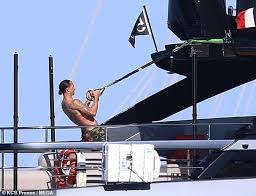 Zlatan ibrahimovic est né à malmö en suède d'un père bosnien musulman et d'une mère croate catholique. Zlatan Ibrahimovic Works Out On Yacht Despite Being On Holiday With Girlfriend Helena After Serie A Season Futballnews Com