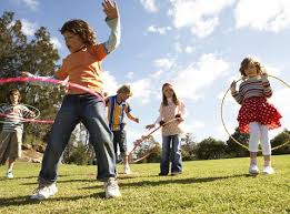 Papel cubre a piedra, piedra rompe a tijera y tijera. Definicion De Juegos Populares Que Es Y Concepto