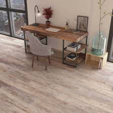 Bodenfliesen im holzdekor erobern derzeit die herzen vieler bauherren, weil sie sich für die anwendung im gesamten wohnbereich eignen. Fliesen Holzoptik Nuss Farbe 120 X 20 Cm Keramik Feinsteinzeug Holzdekor