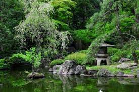 Japanese Garden With Pond And Stone Lantern Japanese Garden Japanese Garden Lanterns Japan Garden