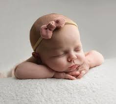 Hello, just wanted to share a little of what I do at Calleva park, I'm a  maternity, newborn and cake smash specialist with over 12 years experience  ❤️ my Xmas shoots have