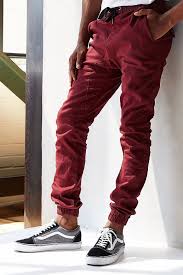 Calça Vinho Combina Com O Que Modajovemmasculina Com Mens Outfits Jogger Pants Maroon Joggers