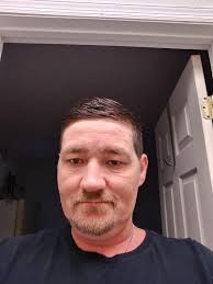 Ex Hezbollah Muslim sees Jesus in his jail cell 20 yrs ago. He has  discovered TLIG and is in Russia at the pilgrimage this week :) I wept when  I listened to