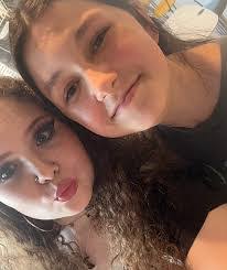 Wendy Squires's Instagram, Twitter & Facebook