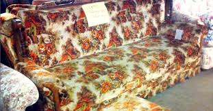 It looks just great in a ranch house, lodge or cabin. The Story Behind The Vintage Sofas No One Wants Dusty Old Thing