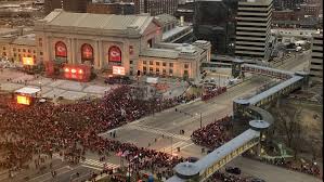 The kansas city chiefs are a national football league team that plays in the afc west division. Kansas City Chiefs Super Bowl Parade Rolls On After Earlier Car Chase Khou Com