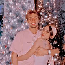Not known aaliyah is the daughter of. Anurag Kashyap Daughter Aaliyah Kashyap Lip Kiss Photo With Boyfriend Shane Gregoire