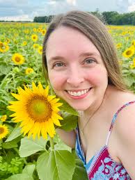 woke up to the most beautiful solid brown sunflower head so i got out my  professional camera for the zoom and angel was in photograph mode🌻🌻🌻 so  grateful to finally be having