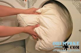 Jadi ada cara yang agak ribet dan cara yang mudah dilakukan. Bagaimana Cara Mencuci Bantal Bulu Sendiri Di Rumah Cara Membersihkan Bantal Anda Di Rumah