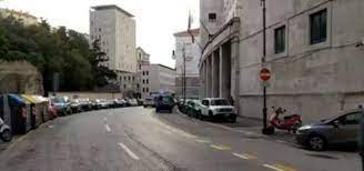 Sparatoria a trieste, alcune persone bloccate dalle forze dell'. Ultime Notizie Ultim Ora Oggi Sparatoria Trieste Sequestrate Fondine 5 Ottobre