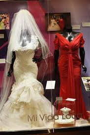 Chiquis' family is getting ready for juan rivera's wedding while chiquis, also a bridesmaid, is stuck in traffic due to the california wildfires.subscribe. Jenni Rivera S Wedding Dress And The Dress She Wore To Her Daughter S Wedding Diva Dress Wedding Dresses Dresses