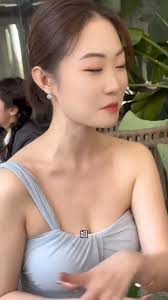 怎么办，我到底该不该提醒她？挺慌的