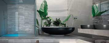 Un grand lavabo en galet de rivière est toujours une pièce magnifique et impressionnante. Avantages Et Inconvenients D Une Salle De Bains En Pierre Naturelle Guide Artisan