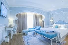 Bed, handuk, kamar mandi dalam, tv, ac. Murah Meriah Ini 5 Hotel Unik Di Bandung Yang Cocok Untuk Bulan Madu