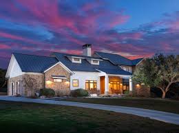 Beautifully Designed Home On 1 4 Acres Of Hill Country Listed By Kelly Vondrehle Kw Lake Travis Luxury Homes Country Real Estate House And Home Magazine