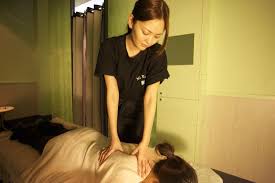 images?q=tbn:ANd9GcRMUIrf1H1Dr9nG7NqmTlbSQ_-sQs0trXmirA&s Masaje Shiatsu