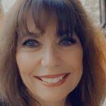 Sharon Cuneo's Instagram, Twitter & Facebook