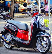 Banyak cara yang bisa kamu rubah untuk di terapkan pada modifikasi motor seperti dengan cara mengganti warna cat dengan warna cat hitam, putih, merah, kuning, hijau, biru, coklat atau bercorak. Modifikasi Scoopy Warna Hitam Original Polos Doff Dan Metalik Racing 48