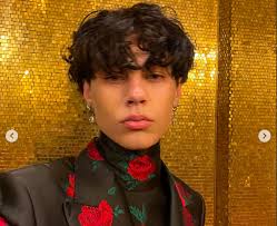 Filho de baterista do Blink-182 revela ter recorrido a álcool para lidar  com cinco transtornos mentais