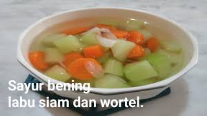 Sayur bening merupakan salah satu masakan tradisional yang menonjolkan cita rasa kuah yang segar. Cara Masak Sayur Bening Labu Siam Dan Wortel Youtube