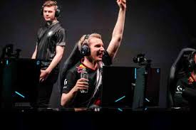 The 5 best league of legends champions to help you climb in low elo (per role) what did you think of the match? Sport League Of Legends G2 Sports Premier Of Lec Sk Gaming And Schalke 04 Qualify