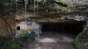 Tiene este nombre porque tiene unas cuevas de la epoca romana las que se formaron a raiz de una cantera de. Canteras De Penatejada Asi Explotaban La Piedra Los Romanos