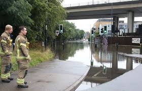 Jul 13, 2021 · as the intense downpours ensued, the london fire brigade confirmed they had received more than 1,000 calls related to flooding and urged people to 'only call if there was a genuine emergency'. P7o2lve H3hywm