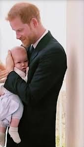 Toda la información sobre enrique de inglaterra, en el mundo. Prince Harry Duke Of Sussex With His Son Archie Harrison Mountbatten Windsor Prince Harry And Megan Prince Harry And Meghan Prince Harry
