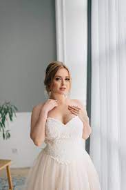 Check spelling or type a new query. Welches Brautkleid Fur Mollige Frauen Tipps Fur Den Kauf Deines Kleides Hochzeitsblog I Brautsalat