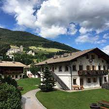 Take advantage of ski lessons, ski rentals and ski passes on site, and enjoy downhill skiing. Feriendorf Hochpustertal Bewertungen Fotos Sillian Osterreich Tripadvisor