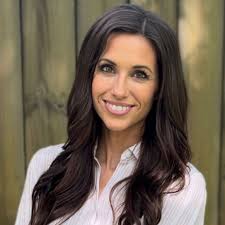 Sarah Eaves's Instagram, Twitter & Facebook