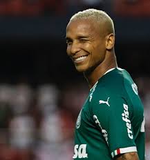 Verdão é ajudado pela arbitragem e deyverson se compara a neymar. Atacante Do Palmeiras Convida Mulher Que Pedia Dinheiro E Filha Para Jantar Com Ele Hypeness Inovacao E Criatividade Para Todos