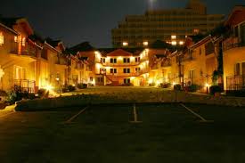 Vila privilege offers modern, nice and fresh rooms with or without balcony. Bungalow Monaco 3 Baile Felix Cazare La Bungalow Monaco 3 Baile Felix
