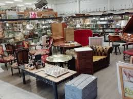 Produits susceptible d'être en vente dans cette boutique : Ou Chiner Cet Automne A Coutances Et Saint Lo Pour Trouver Des Tresors Cote Manche