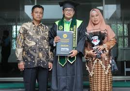 Hafalkan al-Qur'an, Iqbal Dapatkan Apresiasi dari UIN Sunan Ampel Surabaya 