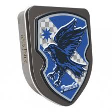 Ravenclaw house robes are black with the ravenclaw crest on it (the crest has a raven, the house's mascot). Harry Potter Hauswappen Dose Ravenclaw 28g Online Kaufen Im World Of Sweets Shop