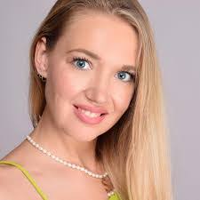 Sandra Bell's Instagram, Twitter & Facebook