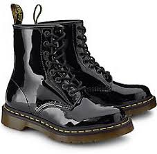 Martens actually date back to the second world war, when the first pair was created by a german doctor who injured himself on leave during a ski trip. Dr Martens Docs Versandkostenfrei Kaufen Gortz