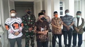 From jabarnews.com lowongan kerja alfamart wilayah cianjur juli 2021. Di Pos Penyekatan Ppkm Darurat Lenteng Agung Mobil Damkar Semprotkan Cairan Disinfektan Suara Jakarta