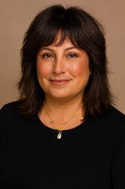 Leah Goss's Instagram, Twitter & Facebook