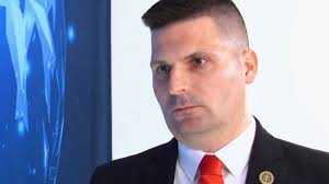 ▷ Vládu treba postaviť pred vojenské súdy