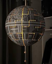 Diy Transformez Une Lampe Ikea En Etoile De La Mort Lampe Ikea Lampe Star Wars Salle De Star Wars