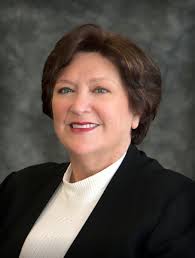 Lisa Stabler's Instagram, Twitter & Facebook