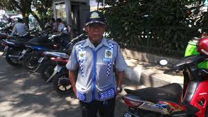 Preman pensiun 5 akan segera tayang di televisi, nantikanpreman pensiun 5 declips.net/video/wjpfkbgppfw/video.html. Komunitas Hidup Pria Ini Berubah Gara Gara Preman Pensiun