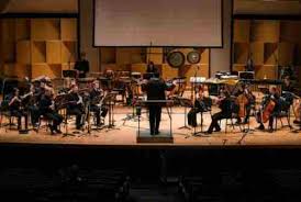 Ansambel musik harmonis merupakan merupakan bentuk penyajian musik ansambel yang menggunakan alat musik alat harmonis dan berfungsi untuk dapat memainkan melodi lagu serta mengatur irama lagu. Musik Ansambel Adalah Ini Penjelasan Lengkapnya