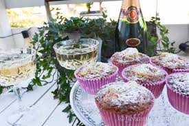 Joulukuuta 2018 · önskar er alla en trevlig lucia! Hallonmuffins Med Citron Och Vit Choklad Studentmossa Choklad Fest Dekorationer