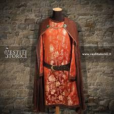L'epoca del medioevo fu buia sotto parecchi punti i nostri costumi medievali per uomo e donna partono da soltanto €12.99! Vestiti Medioevo Uomo Vestiti Storici