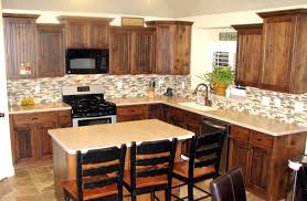 Es impresionante como han cambiado la opciones en decoración a través de los años, donde en un principio eran utilizados en grandes proporciones los azulejos, los cuales solo venían en colores mates, blancos y grandes. Ceramica Azulejos Cocina Rustica Novocom Top